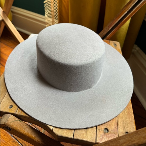 Gigi Pip, Dahlia Boater in Light Gray **includes one hat band - Picture 2 of 8